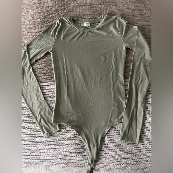 EUC Wilfred Women’s Long Sleeve Crewneck Sage Green Thong Bodysuit Size XS - Picture 1 of 8